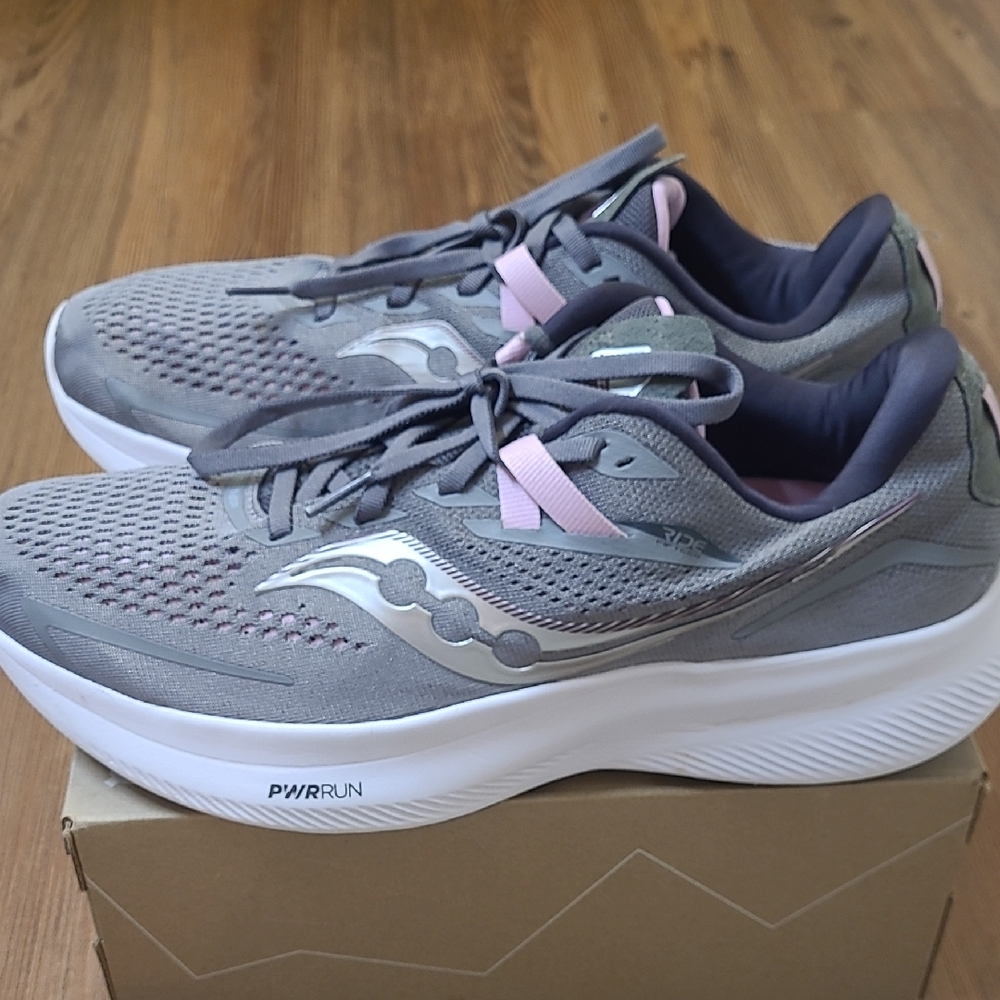 Saucony Women's Gray and Pink Sneakers for women zise 11.5